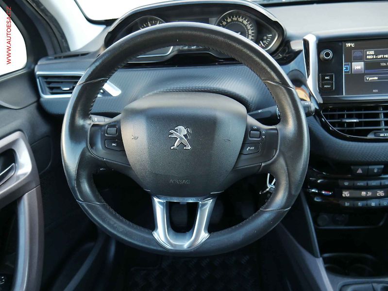 Peugeot 2008 (2015) 1.2 PT, 2.maj,ČR, Active - fotka 12 z 19
