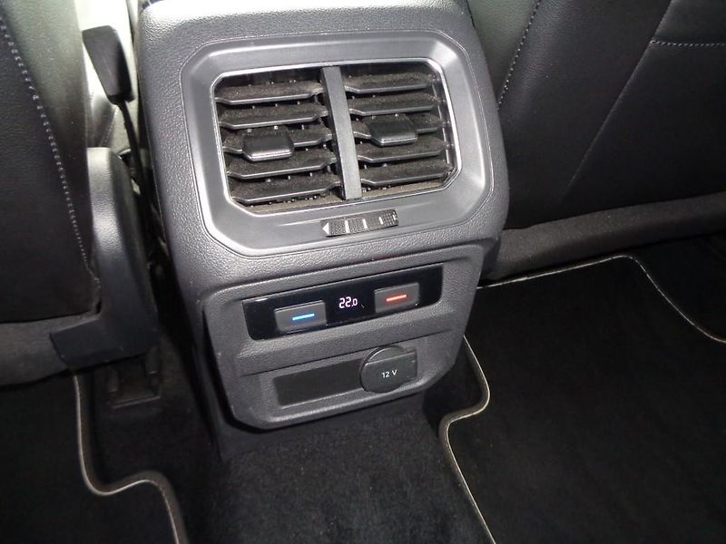 Volkswagen Tiguan 2.0 TDI HL 4x4 R line 140 kW 7 - fotka 26 z 30