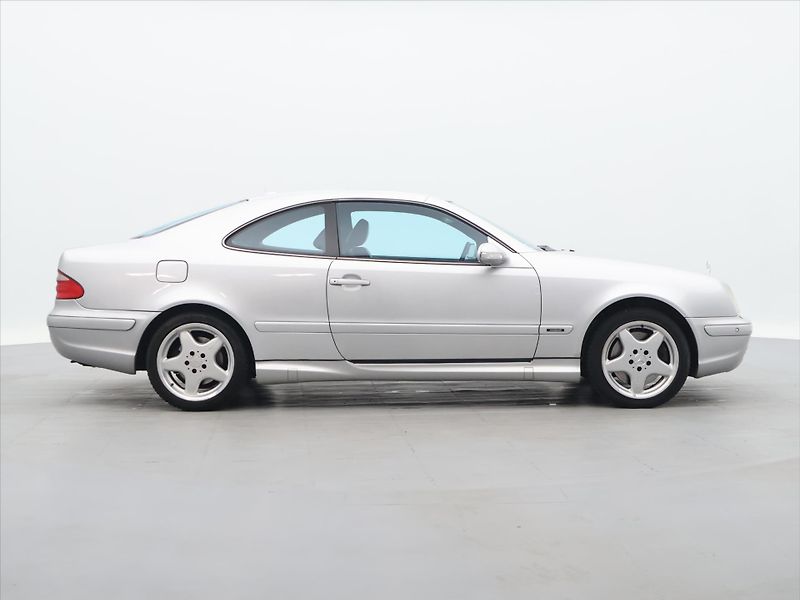 Mercedes-Benz CLK 5.4 i 255kW 55 AMG Aut. - fotka 8 z 38