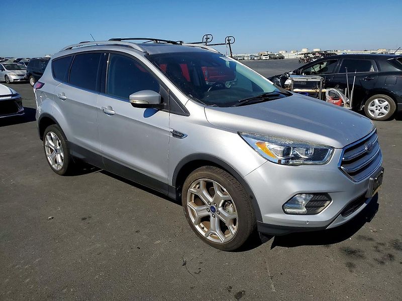 Ford Escape (2017) Auto na cestě - fotka 4 z 12