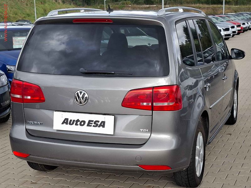 Volkswagen Touran (2010) 1.6 TDi, Comfortline, DSG - fotka 4 z 16