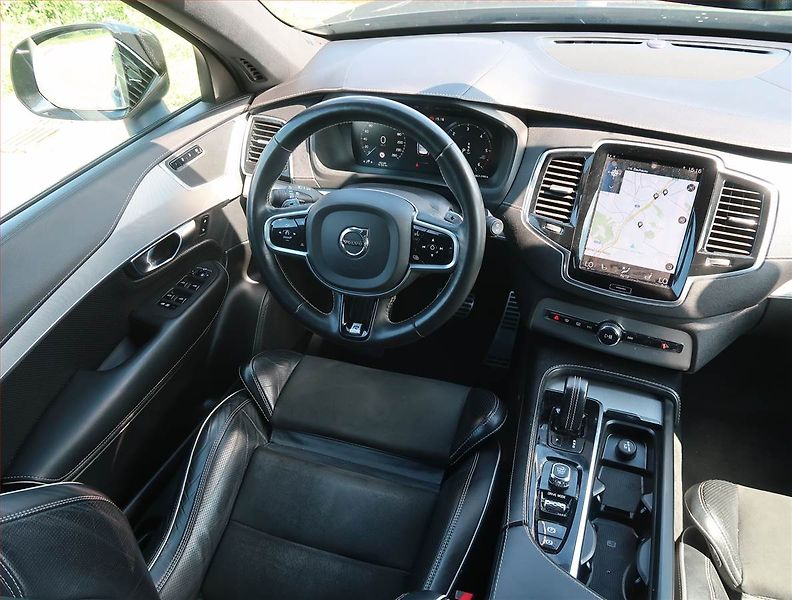 Volvo XC90 (2020) R-Design B5 AWD - fotka 7 z 21