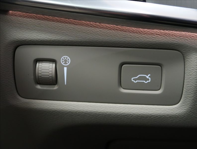 Volvo S90 2,0 D5 AWD INSCRIPTION - fotka 22 z 54