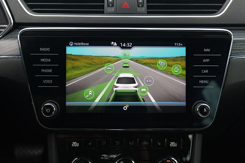 Škoda Superb TDI 110 kW Kůže Matrix Canton - fotka 29 z 38