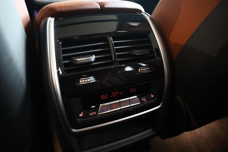 BMW X5 xDrive 45e - fotka 31 z 35