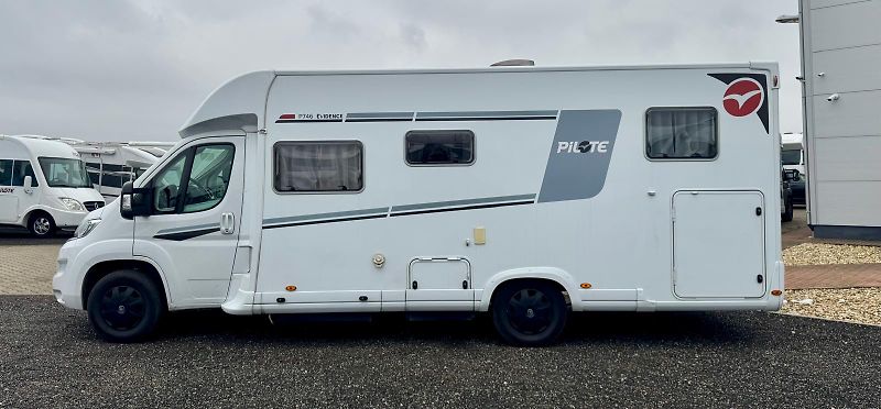 Pilote P746FGJ Évidence - fotka 2 z 32