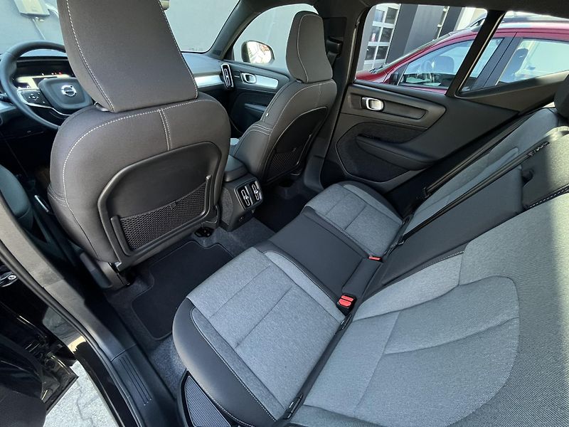 Volvo XC40 B3 FWD BE // 360 // kola - fotka 20 z 37