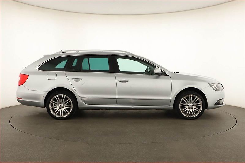 Škoda Superb (2013) Elegance 2.0 TDI, Serv.kniha - fotka 6 z 16