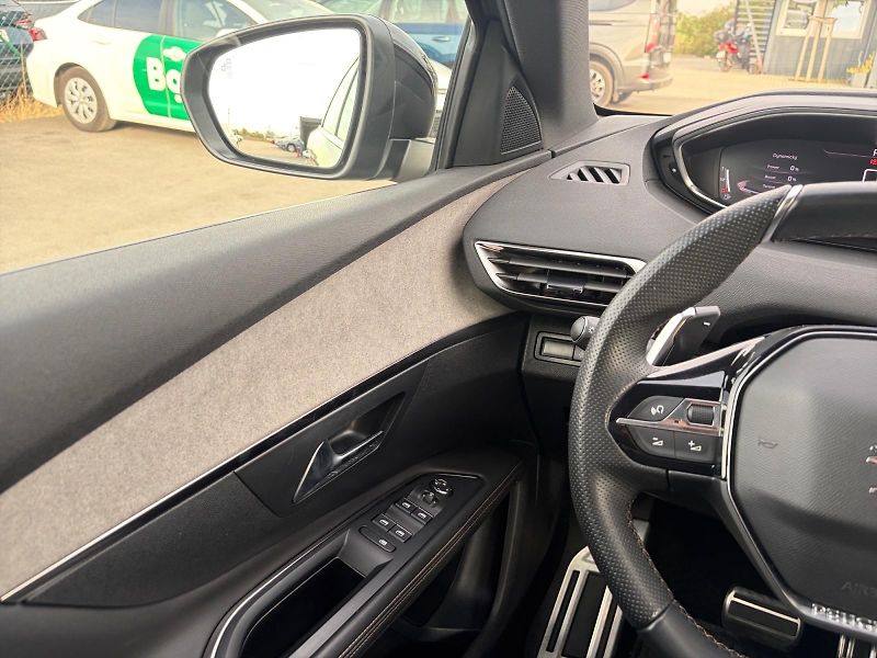 Peugeot 5008 (2023) 1.2PT 96kW CZ DPH - fotka 11 z 11