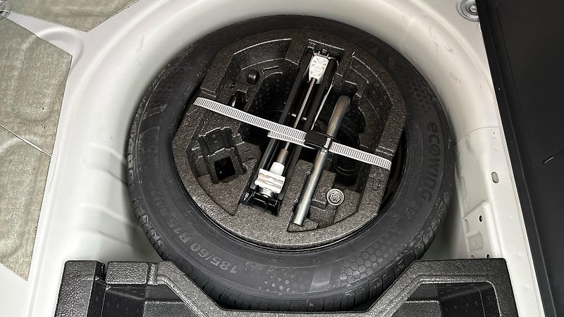 Škoda Fabia 1.0 TSI Ambition Combi - fotka 20 z 25