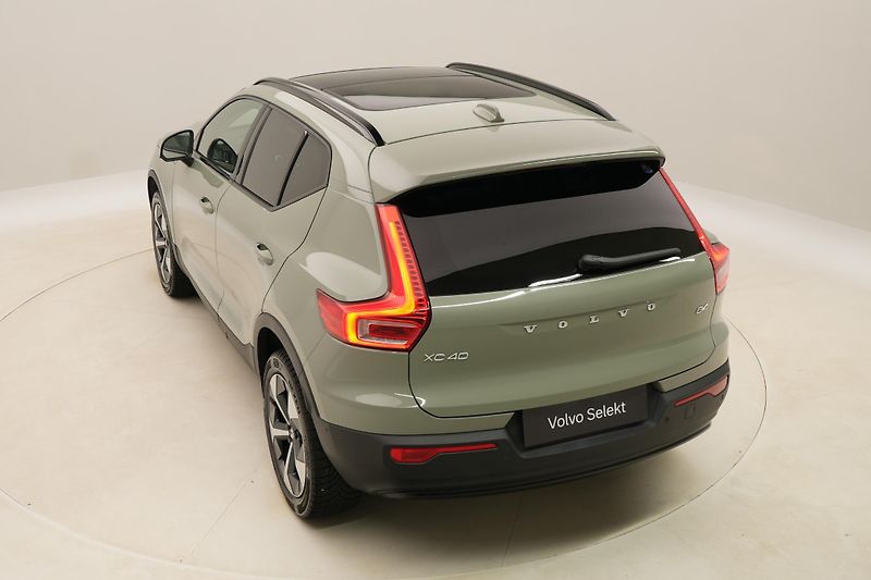 Volvo XC40 B4 DARK ULTRA AUT CZ - fotka 18 z 59