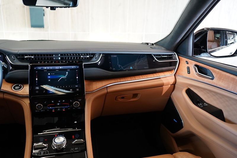 Jeep Grand Cherokee - fotka 30 z 55