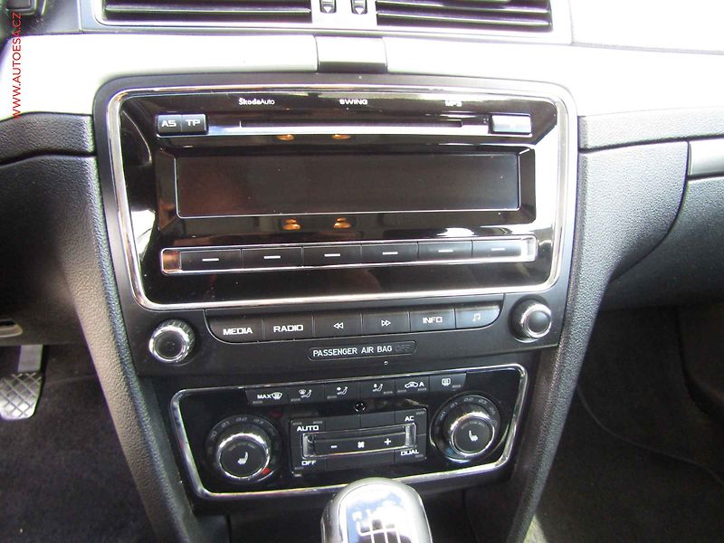 Škoda Superb (2010) 2.0 TDi, Ambition, TZ, xenon - fotka 15 z 20