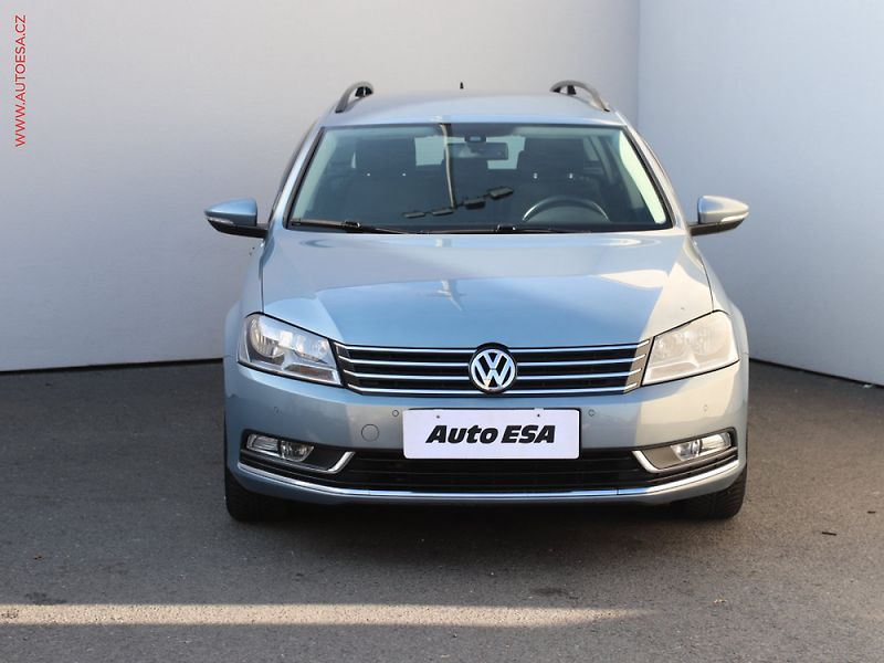 Volkswagen Passat (2012) 1.6 TDi, navi, autoAC - fotka 2 z 3