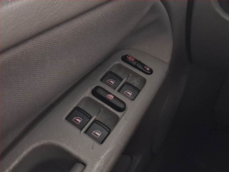 Volkswagen Passat (2004) Comfortline 1.9 TDI, po STK - fotka 18 z 20