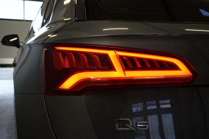 Audi Q5 2,0 40 TDI 140kW QUATTRO  - fotka 10 z 36