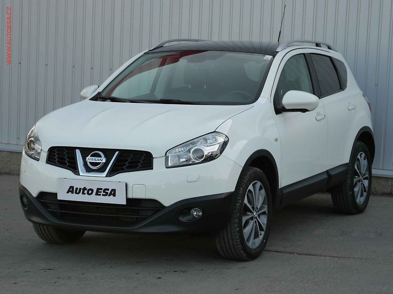 Nissan Qashqai (2012) 2.0i, Tekna, AT, xenon, panor - fotka 3 z 20