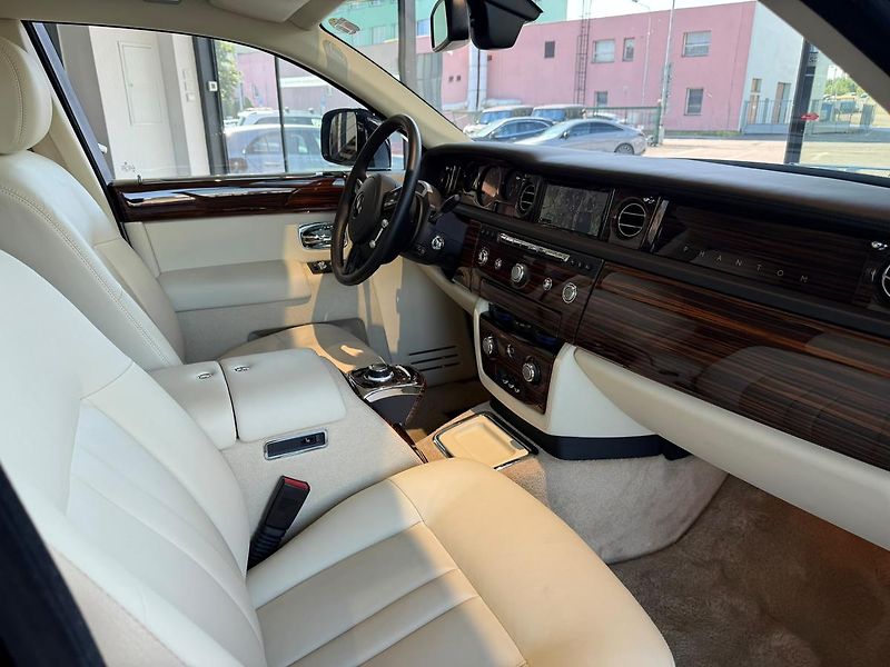 Rolls-Royce Phantom - fotka 11 z 31