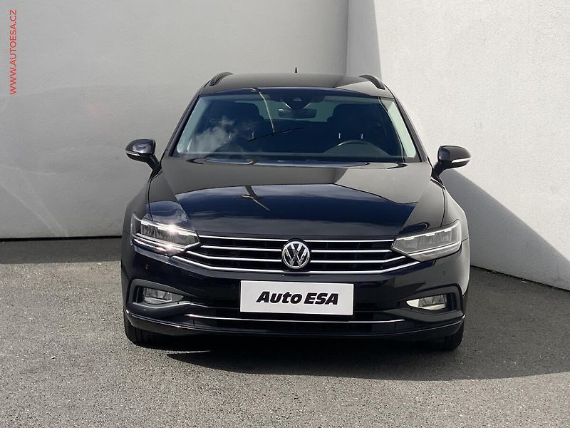 Volkswagen Passat (2019) 2.0 TDi, Business, DSG, LED - fotka 2 z 19