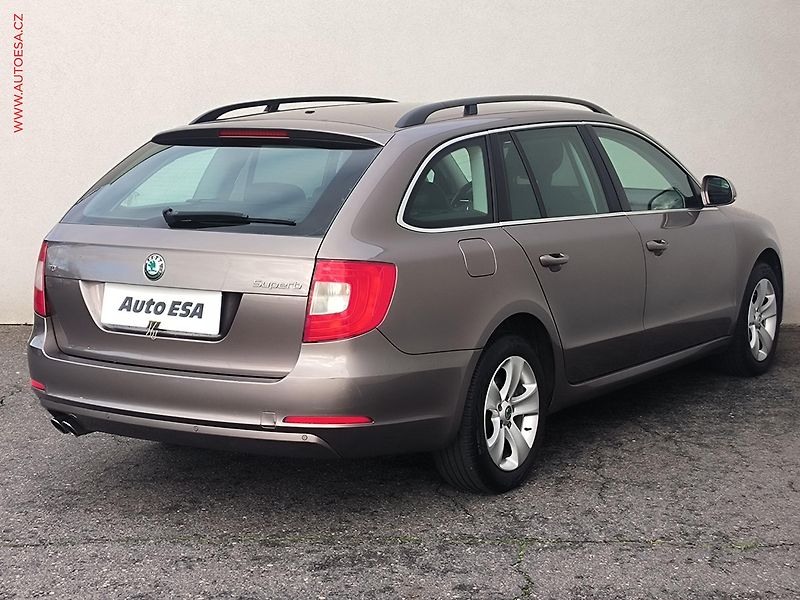 Škoda Superb (2011) 2.0TDi, ČR, Xenon - fotka 4 z 17