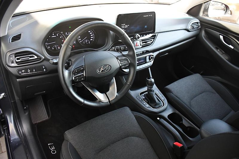 Hyundai i30 1,0T-GDi FAMILY SMART DCT ČR  - fotka 9 z 48