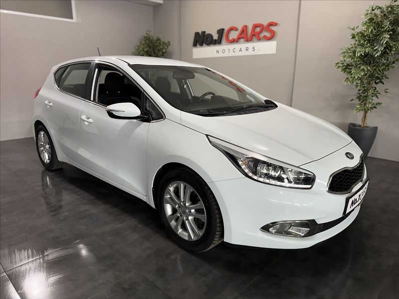 Kia Ceed 1,6   CRDI 94KW NAVI KAMERA ČR - fotka 2 z 44