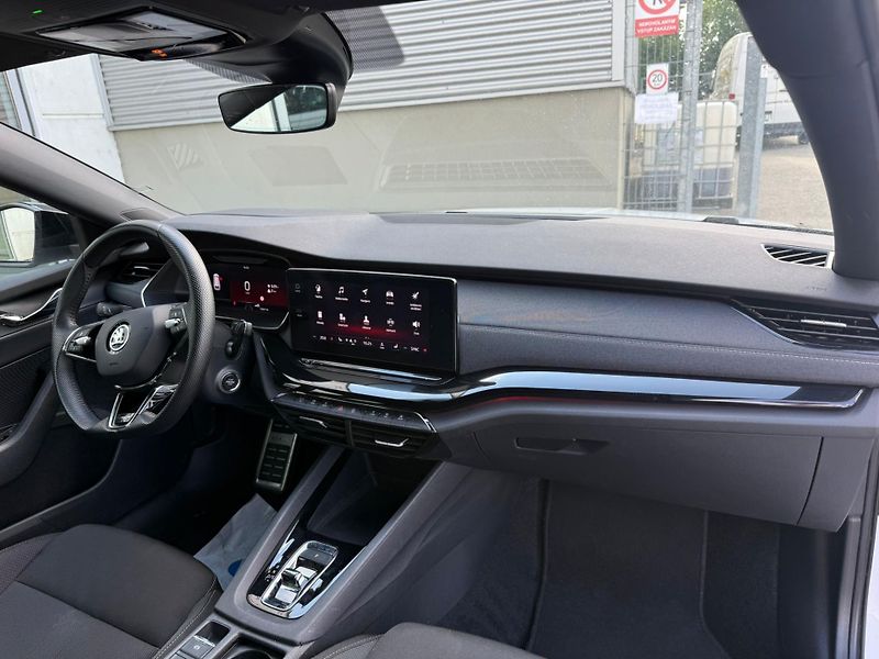 Škoda Octavia Sportline 2.0 TDI 110kW DSG Co - fotka 11 z 26