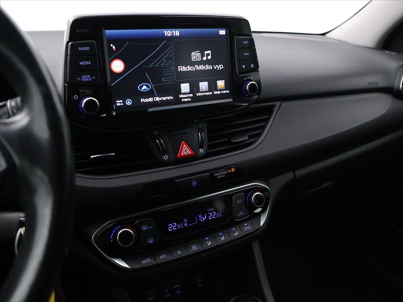 Hyundai i30 1,4 T-GDI 103kW DCT Navi LED - fotka 20 z 32