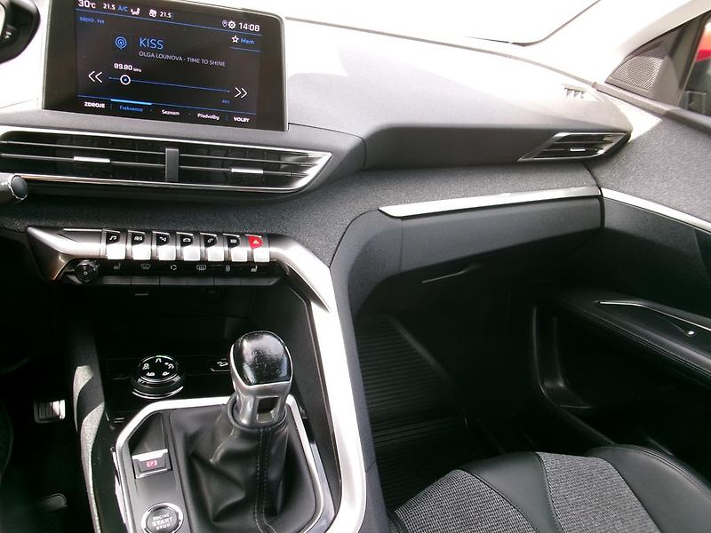 Peugeot 3008 (2019) 1.2i ALLURE ,KOUP.ČR,1.MAJITEL - fotka 10 z 20