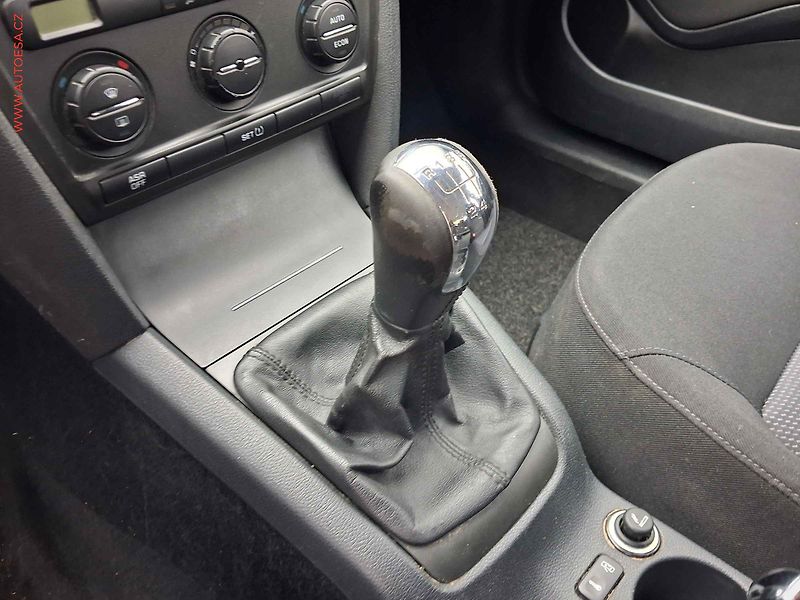 Škoda Octavia (2009) 1.9 TDi, Ambiente - fotka 15 z 15