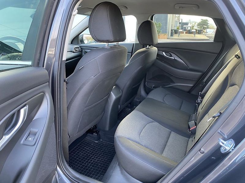 Hyundai i30 1.5TGDi, ČR-1m, Family Smart - fotka 11 z 33
