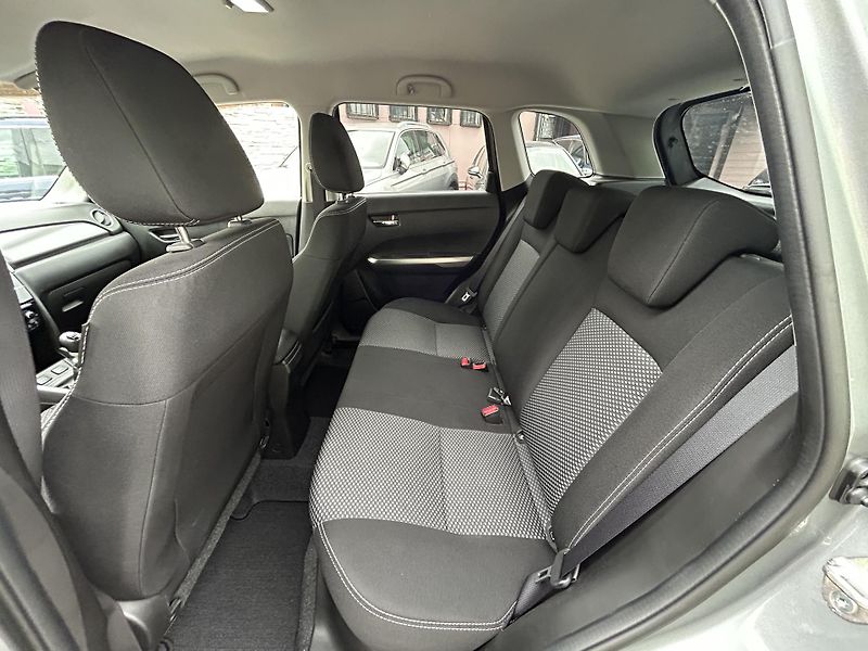 Suzuki Vitara (2022) 1.4 i 95 KW hybrid  - fotka 14 z 28