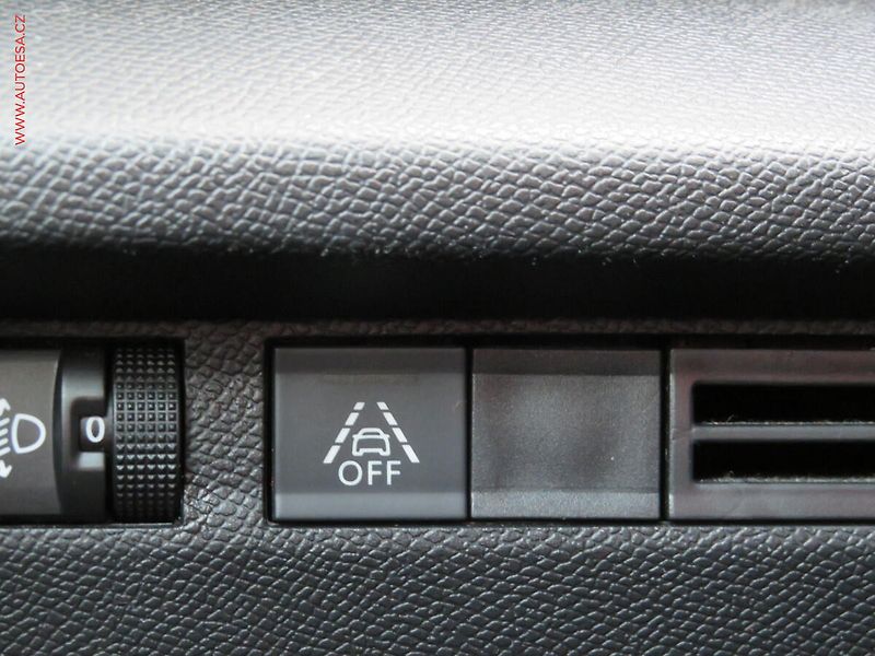 Citroën C4 (2021) 1.2 PT, 1.maj,ČR, LED, navi - fotka 13 z 36