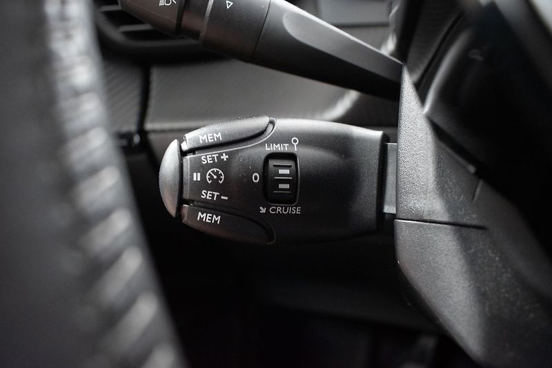 Peugeot 2008 1.5 BlueHDi TAŽNÉ*DPH*ČR 1.MAJ - fotka 18 z 42