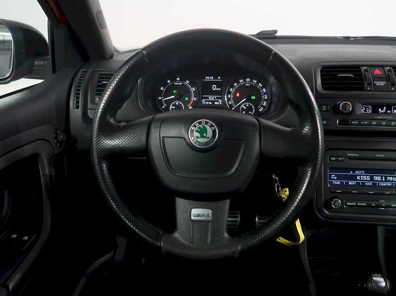 Škoda Fabia (2011) RS 1.4TSI 132KW DSG - fotka 16 z 25