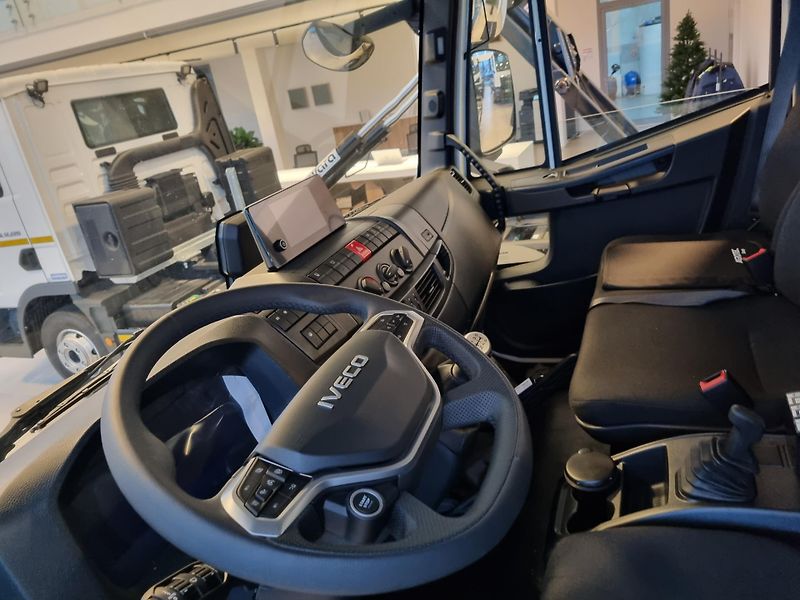 Iveco Eurocargo 120E22 KONTEJNER 8T - fotka 5 z 19
