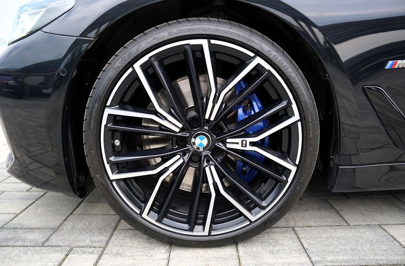 BMW Řada 5 M550i xDrive/Lasery,HUD/530PS - fotka 14 z 44