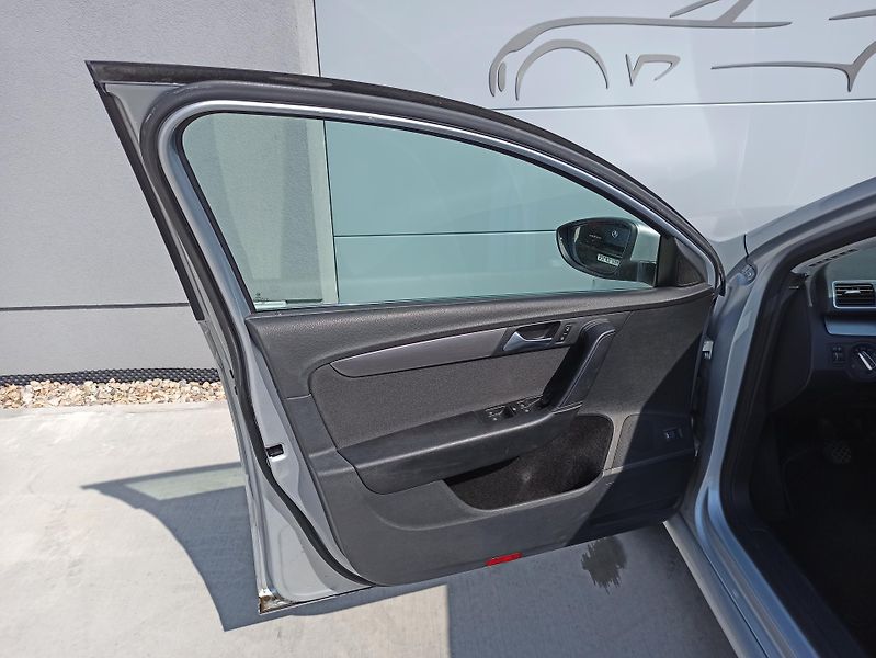Volkswagen Passat 2.0TDI 103kW  - fotka 23 z 28