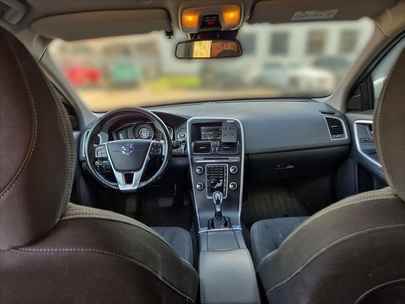 Volvo XC60 2,0 D4 FWD - fotka 9 z 18