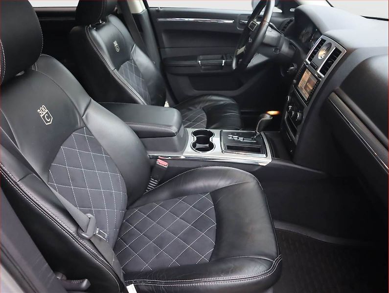Chrysler 300C (2008) 3.0 D, Automat, Serv.kniha - fotka 9 z 20