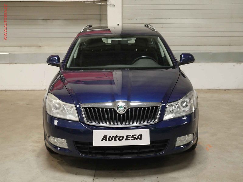 Škoda Octavia (2010) 1.6TDi, Ambiente - fotka 2 z 15
