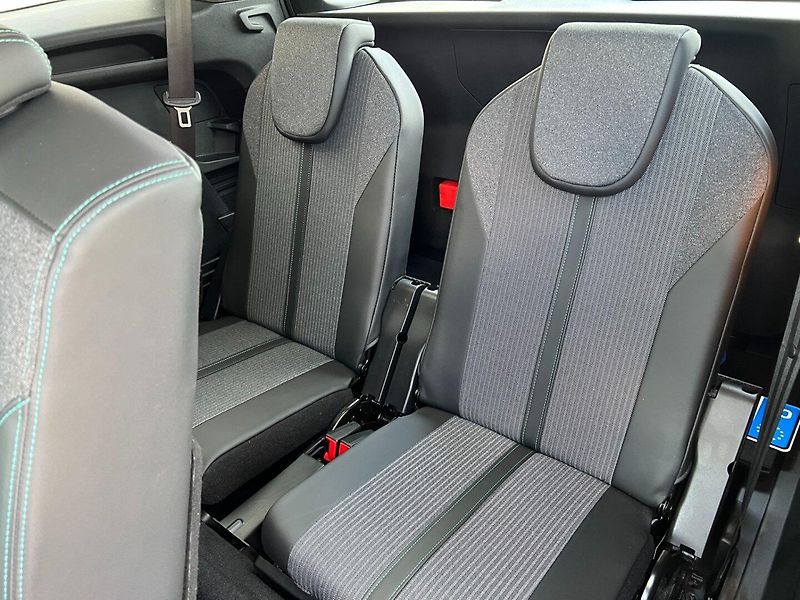 Peugeot 5008 (2021) 1.5HDi 96kW Allure+! Tažné! 7m - fotka 22 z 46