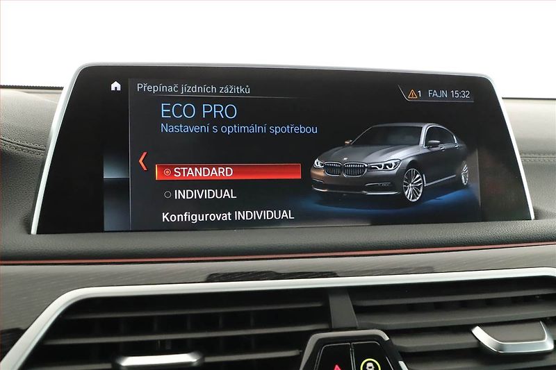 BMW Řada 7 (2019) M Paket 730 d xDrive, ČR - fotka 17 z 31