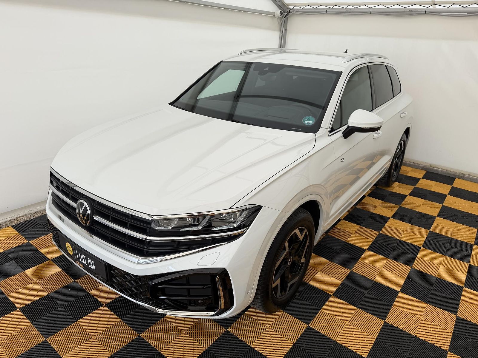 Volkswagen Touareg 3.0Tdi*1-MAJ*DPH*R-LINE*HUD*