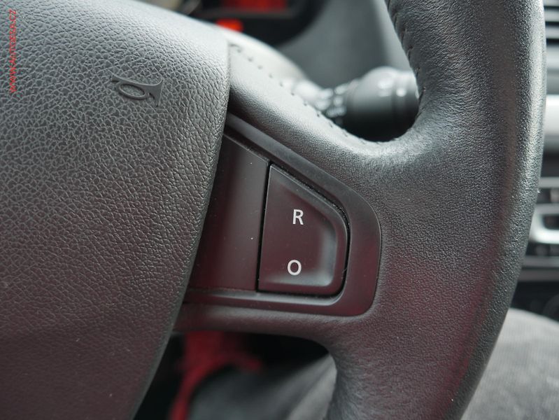 Renault Mégane (2009) 1.5 dCi, ČR, AC, tempo - fotka 16 z 21