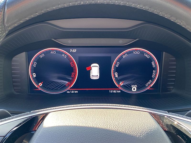 Škoda Karoq (2025) 2.0 TDI 4x4 DSG Sportline - fotka 6 z 38