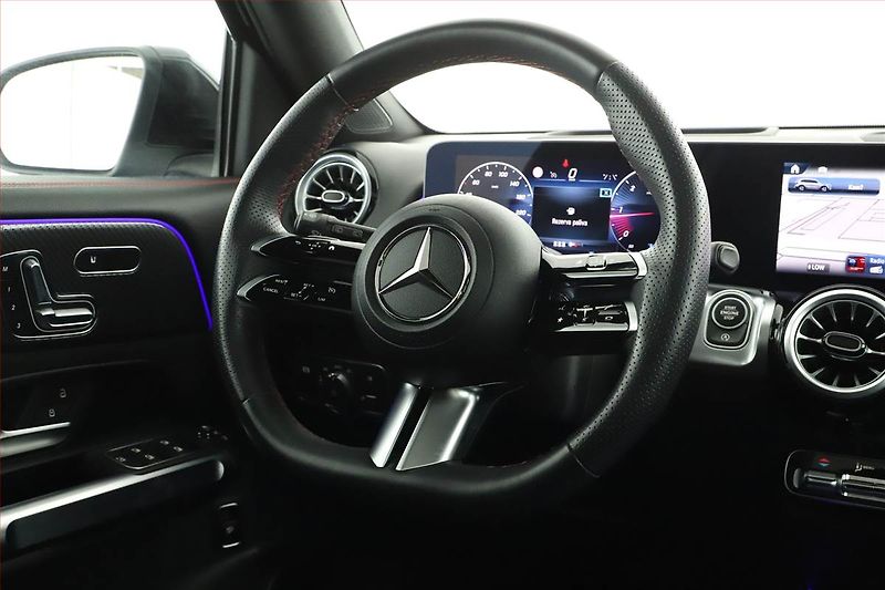 Mercedes-Benz GLB (2024) 200 d 4MATIC - fotka 8 z 20
