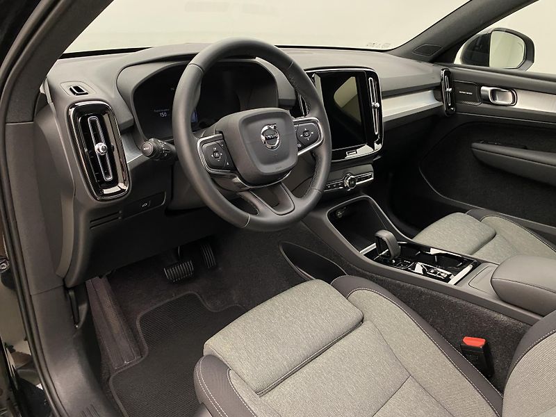Volvo XC40 B3 PLUS BLACK EDITION AUT CZ - fotka 4 z 56