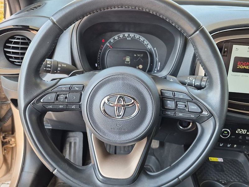 Toyota Aygo Executive Smart JBL 1,0 CVT - fotka 15 z 25