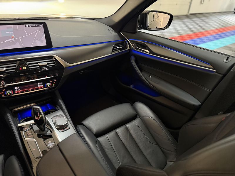 BMW Řada 5 530d xDrive M-Sport Laser FCL - fotka 21 z 48